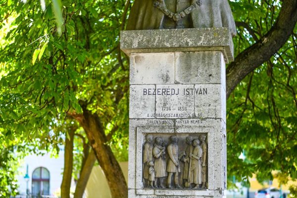 bezeredj_istvan_szobra-01