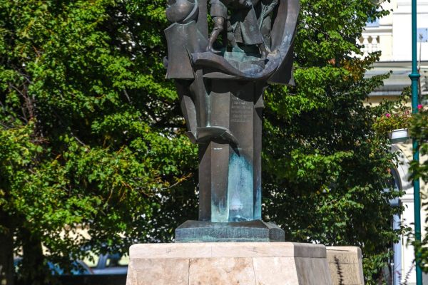 szent-laszlo-01