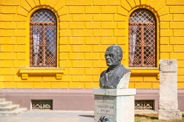 wosinsky-szobor01